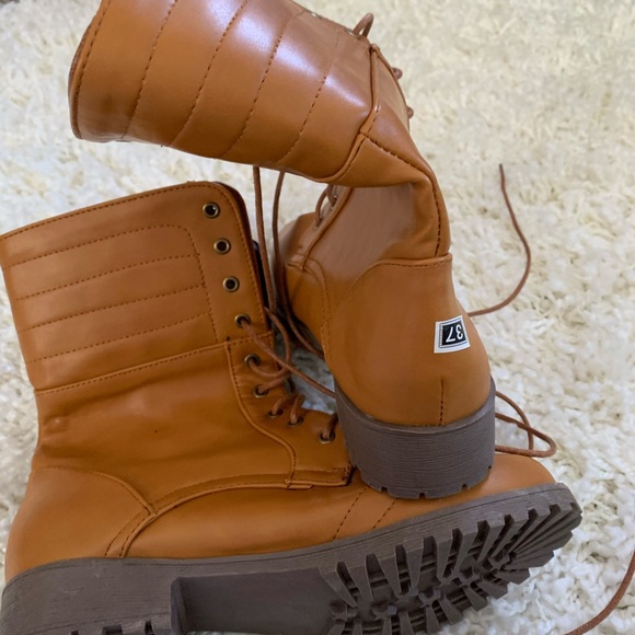 Combat - Picture 3 of 7